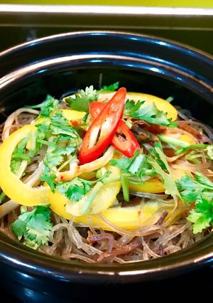 Hình của món Miến xào nồi đất.