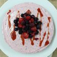Cheesecake de algarroba y frutos rojos