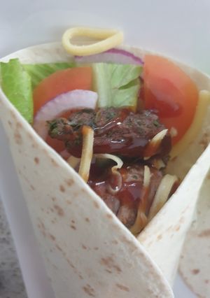 A picture of Steak wraps.