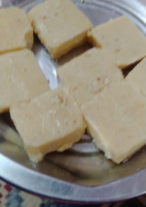 A picture of Mawa burfi.