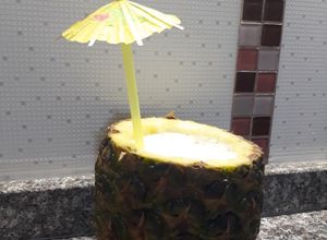 Una foto de Trago en ananá🍍