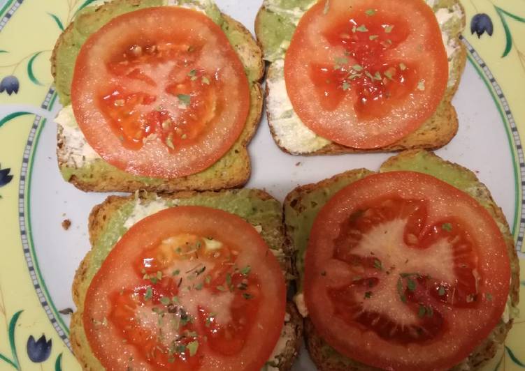 Tostadas de guacamole, queso de salmón y tomate 🍅 natural