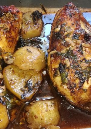 Foto principal de Pollo al horno con patatas panadera