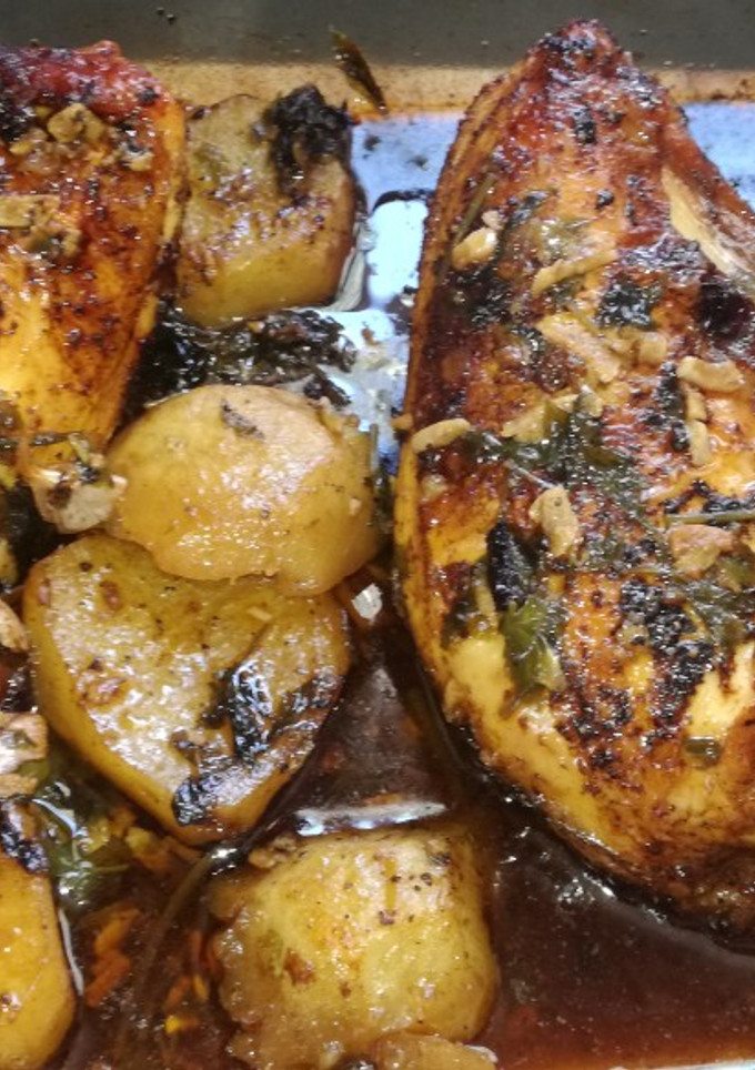 Una foto de Pollo al horno con patatas panadera