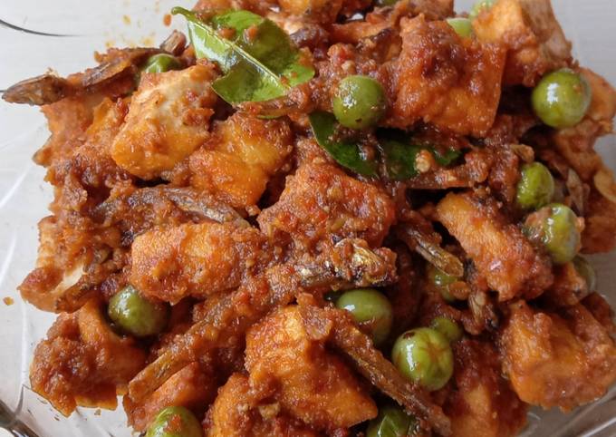 Orek teri tahu pedas