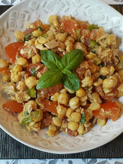 Una foto de Ensalada de garbanzos