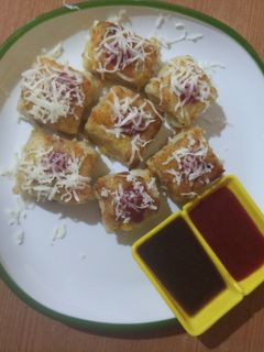 સુજી ચીઝી બાઈટ્સ રેસીપી મુખ્ય ફોટો