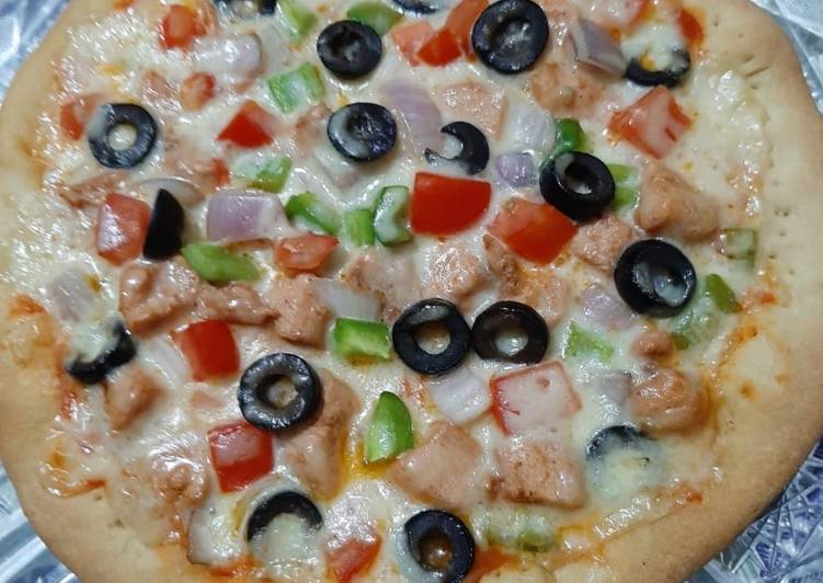Steps to Make Perfect Chicken burst pizza with cheese sauce🍕🍕
