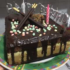 รูปของ Bolu kukus 3 lapis siram ganache