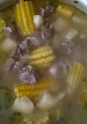 Una foto de Sopa de Costillas de Res y Verduras