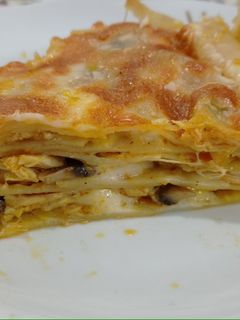 عکسی از دستور لازانیا مرغ و قارچ