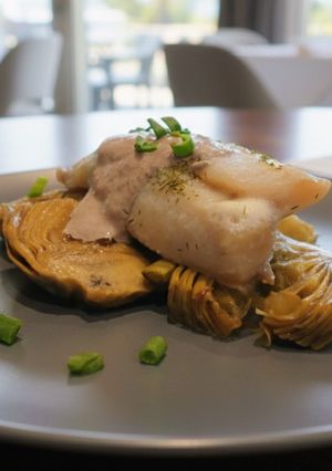 Una foto de Gallineta cocida con Alcachofas y Mayonesa de Aceitunas de Aragón