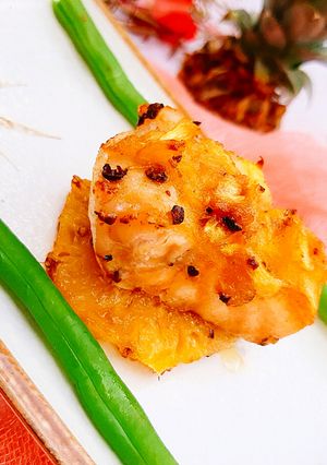 Hình của món Cá hồi phủ thơm sốt bơ tỏi.