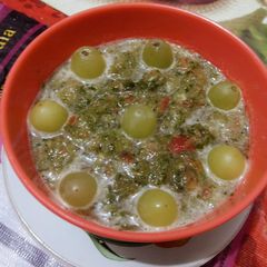 Green coriander and grapes chutney A picture of Green coriander and grapes chutney.