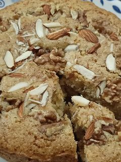 वॉलनट आटा सूजी केक (walnut atta suji cake recipe in Hindi) रेसिपी मुख्य फोटो