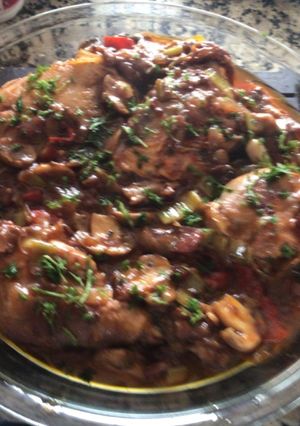 Una foto de Pollo al vino tinto