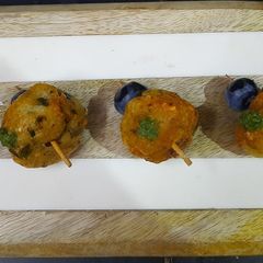 A picture of Aloo pops.