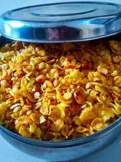 પૌઆ નો ચેવડો (Pauva Chevdo Recipe In Gujarati) રેસીપી મુખ્ય ફોટો