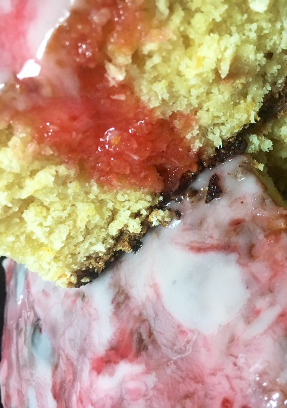 Una foto de BUDÍN DE POMELO🍊ROSADO Y COCO🥥 🤩😋🧉🥳