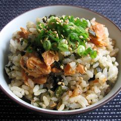 A picture of Wakame & Salmon Takikomi Gohan.