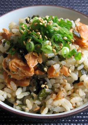A picture of Wakame & Salmon Takikomi Gohan.