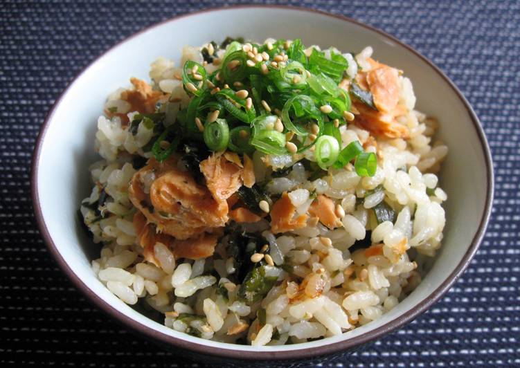 Recipe of Perfect Wakame &amp; Salmon Takikomi Gohan