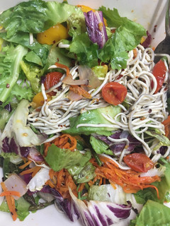 Una foto de Ensalada templada de gulas