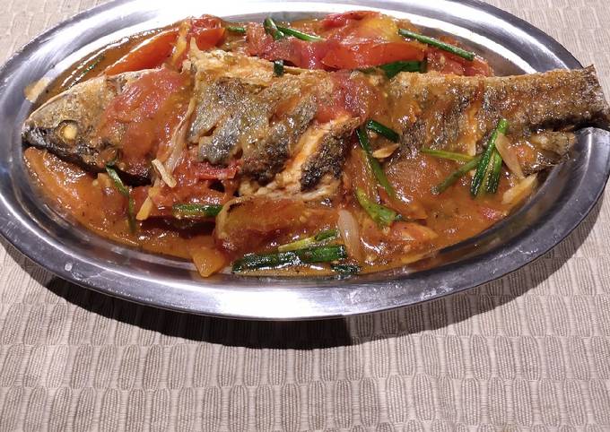 Fried Fish with Tomatoes