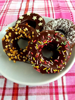 Una foto de Donuts de chocolate y yogur