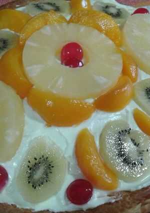 Foto principal de Tarta de frutas, nata y crema pastelera