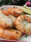 Boiled Giant River Prawns in Coconut Water