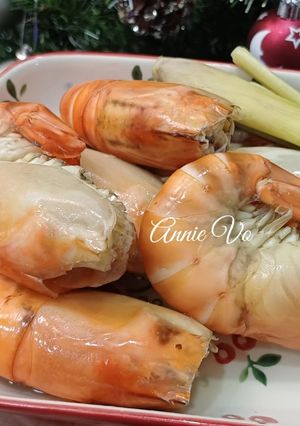 A picture of Boiled Giant River Prawns in Coconut Water.