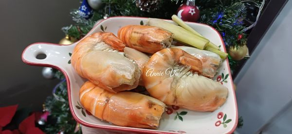 Tôm càng xanh luộc nước dừa