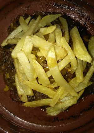صورة لوصفة طاجين بالدجاج وفريت رمضان كريم