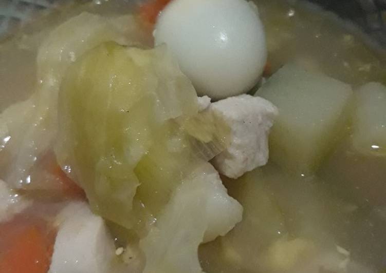 Langkah Mudah untuk Menyiapkan Sayur sop telor puyuh ayam filet yang Lezat