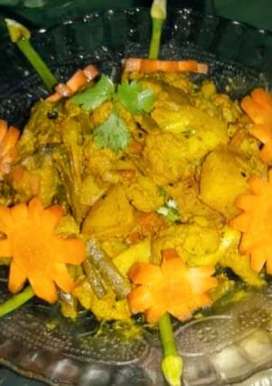গাজর দিয়ে নিরামিষ চচ্চড়ি (gajar diye niramish chorchori recipe in Bengali) রেসিপির প্রধান ছবি