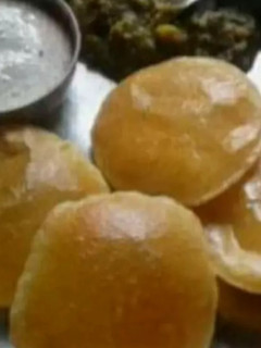 पूरी(Poori recipe in Hindi) रेसिपी मुख्य फोटो