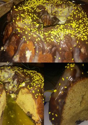 Una foto de Budin banana split con ganache de chocolate blanco y negro