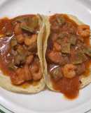 Camarones con nopales en salsa de chile guajillo