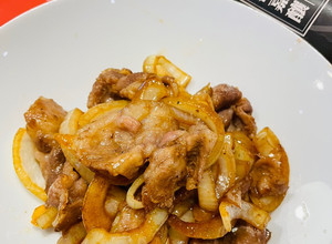 醬炒梅花洋蔥豬-快速上菜（台式豬肉丼） 的食譜成品照片