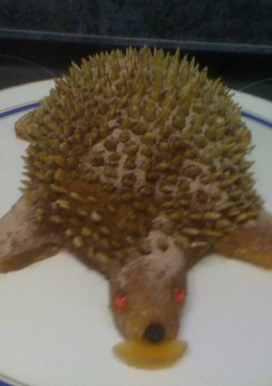 Una foto de Erizo de bizcocho y almendras