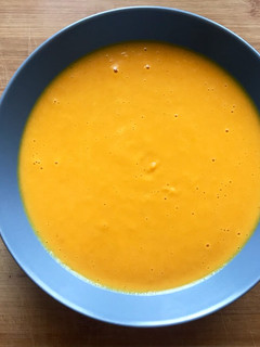 Una foto de Crema de calabaza y curry! 🤤🤟🏼☺️