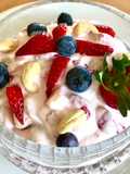 Erdbeerquark mit Heidelbeeren