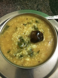 முடக்கத்தான் கீரை வரகு அரிசி ரசம் சாதம் (Mudakkathaan keerai varagu arisi satham recipe in tamil) செய்முறை முக்கிய புகைப்படம்