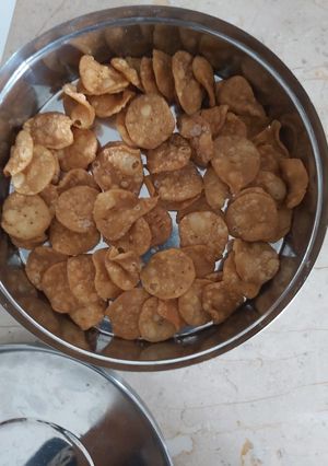 A picture of Khasta mathris.