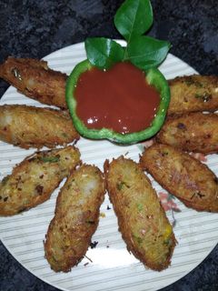 ચીઝી રો બનાના એન્ડ કોર્ન રોલ્સ રેસીપી મુખ્ય ફોટો