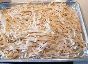 Una foto de Fideos caseros de semolin y harina