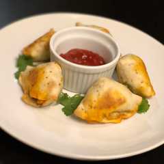 A picture of Paneer Jalfrezi Samosas.