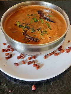 தட்டப்பயர் அல்லது காராமணி தீயல்(karamani theeyal recipe in tamil) செய்முறை முக்கிய புகைப்படம்
