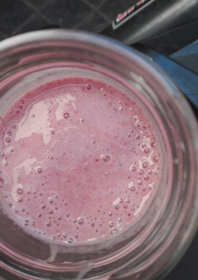 Una foto de Smoothie de frutilla y banana Fit😍